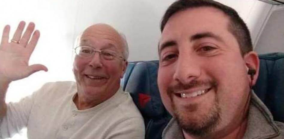 El padre y el pasajero en uno de los vuelos