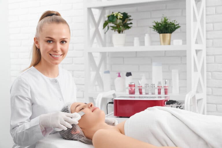 ¿Qué es un esteticista y qué tareas cumple?