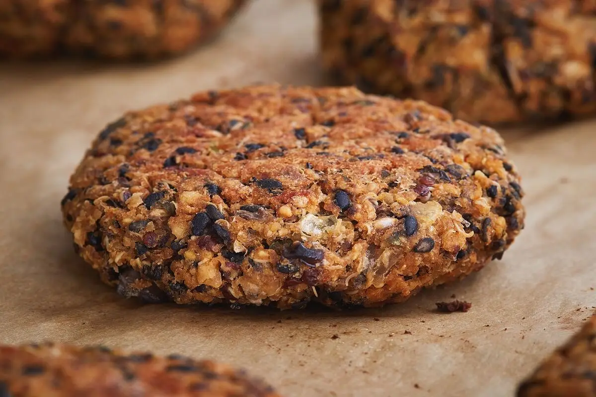 Hambúrguer vegano de abóbora, cenoura e aveia