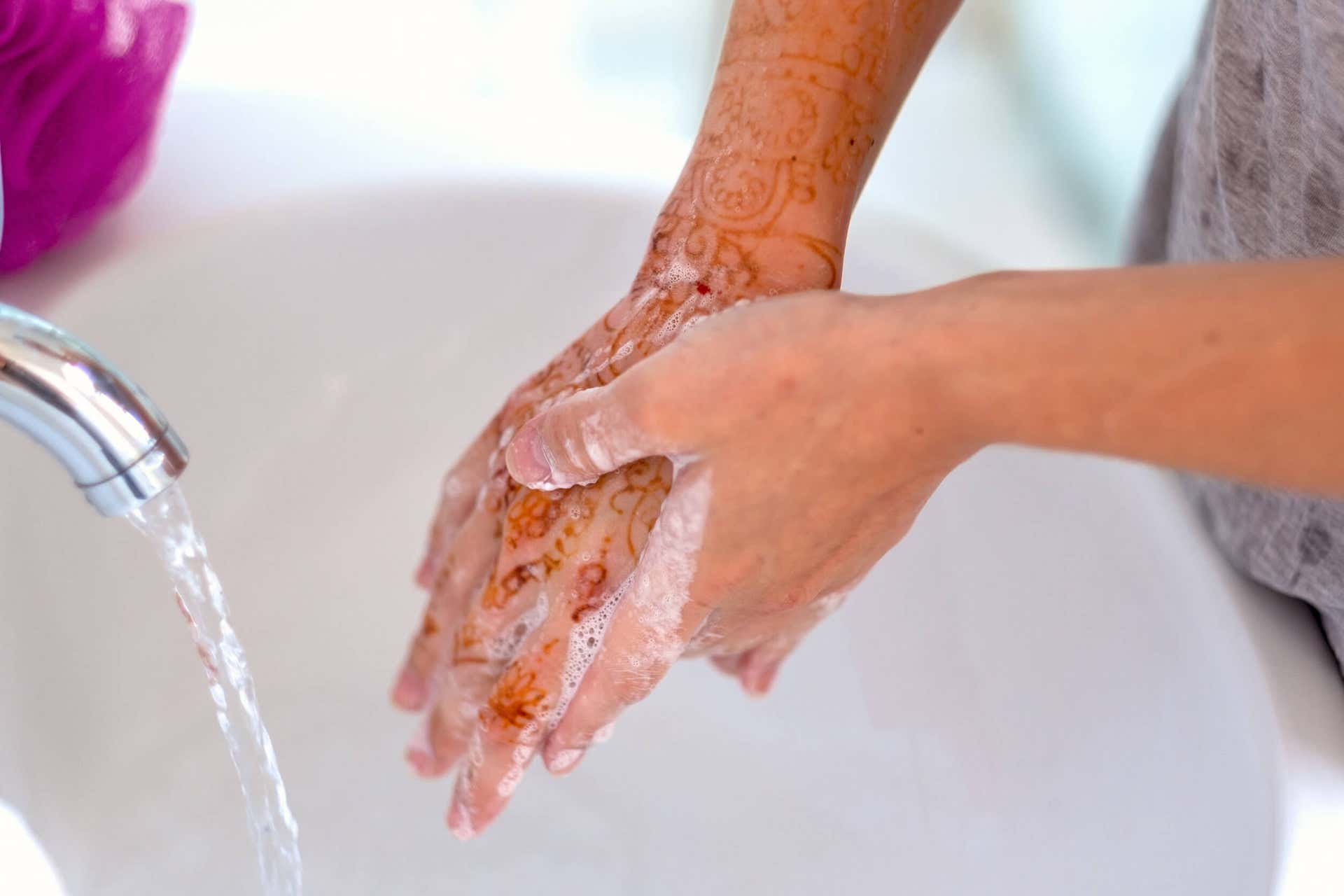 Lavado de manos en la dermatitis.