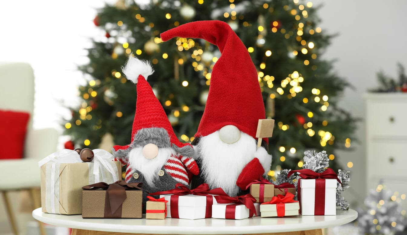 Muñecos de Santa para decorar la casa en Navidad.