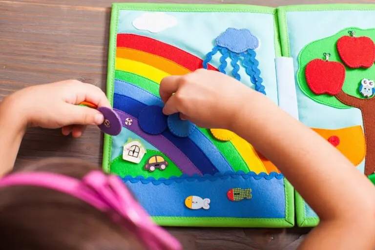 Libro sensorial para bebés: características y beneficios