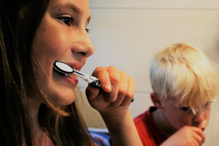 Tus hijos querrán lavarse los dientes con este cepillo eléctrico de Darth Vader: es de Oral-B y cuesta solo 19 euros