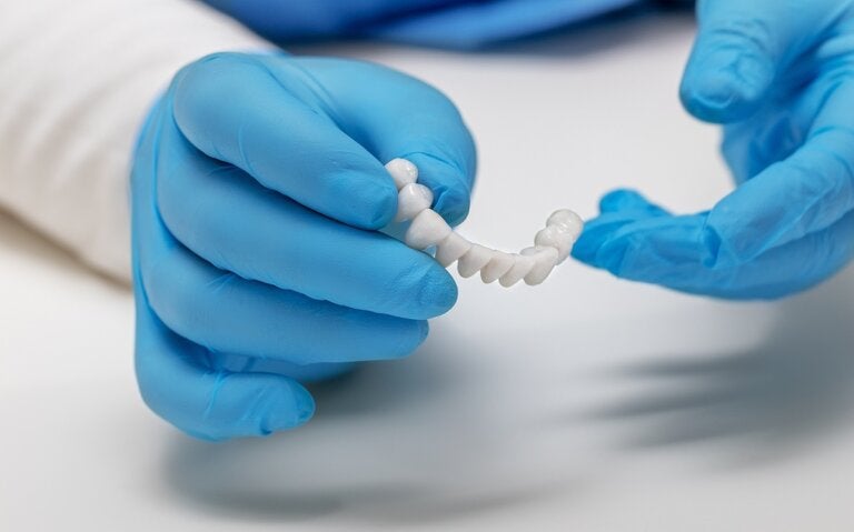 ¿En qué consiste la reconstrucción dental?