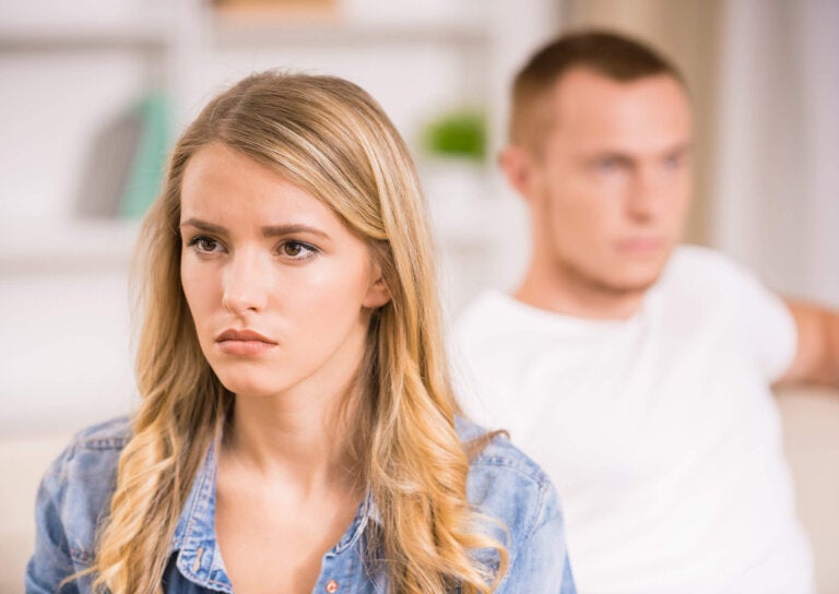 Mi pareja se enfada y no me habla: a qué se debe y cómo actuar