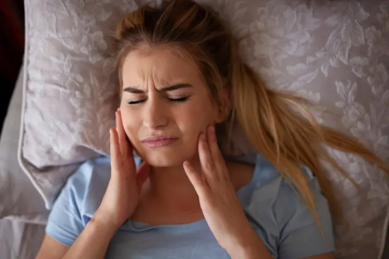 Utiliza estos 8 remedios para tratar el bruxismo en casa