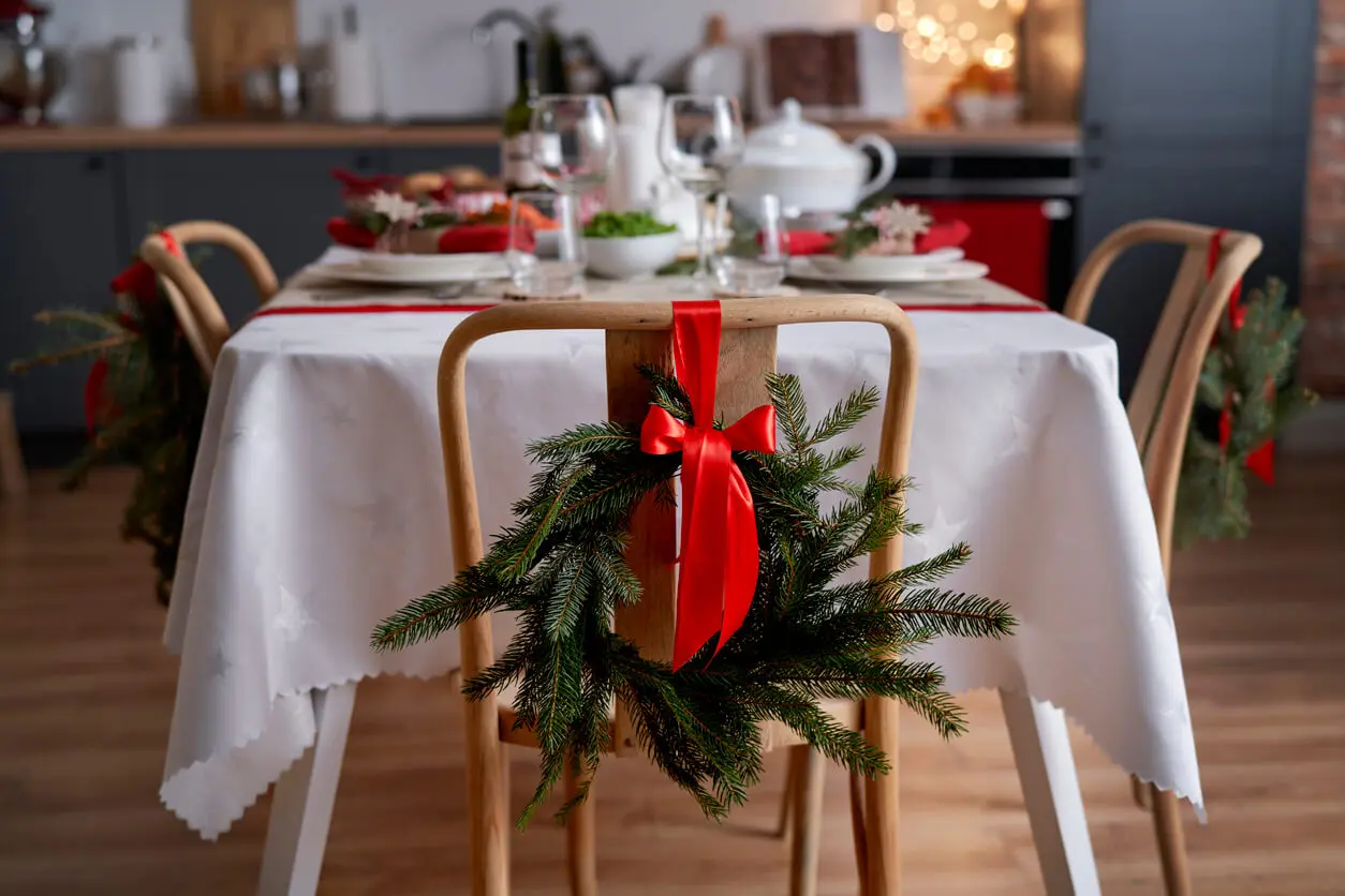 Decoración para la casa en Navidad: sillas.