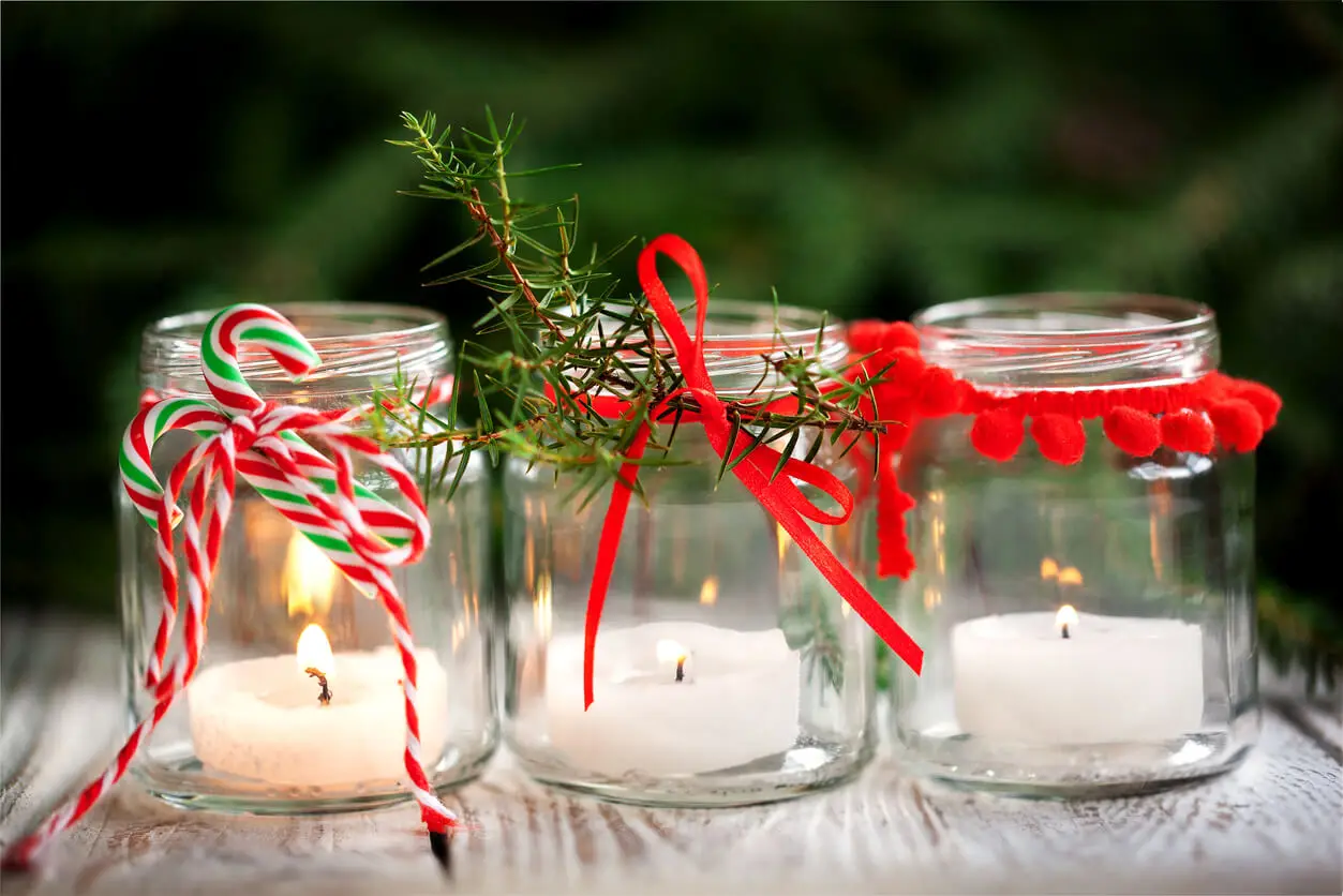 Velas decoradas para Navidad.