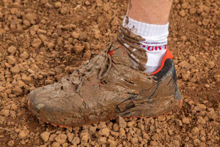 How to remove mud stains from running shoes