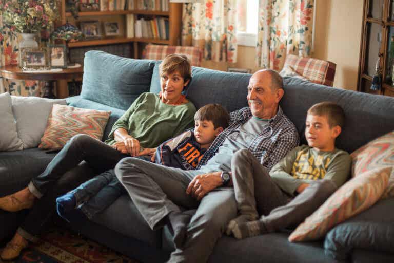 Ver películas en familia: 5 beneficios y recomendaciones