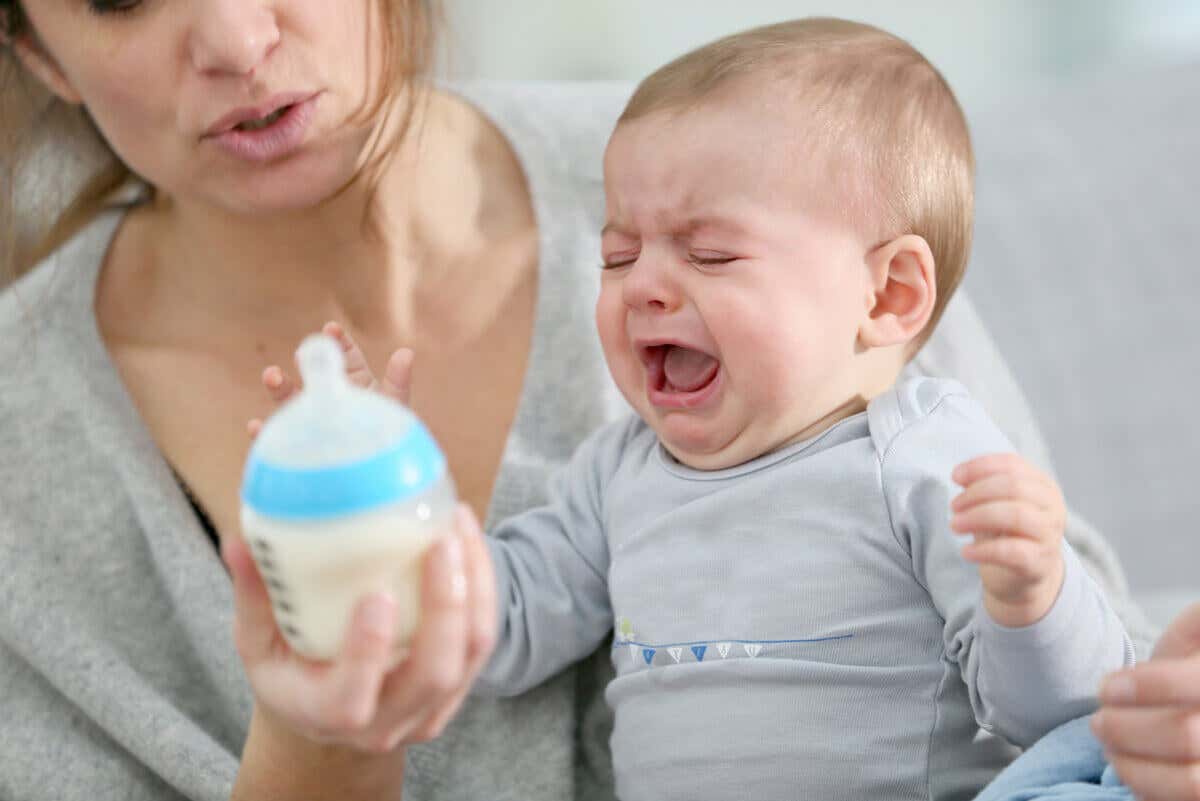 Des pleurs inconsolables chez un bébé à forte demande.