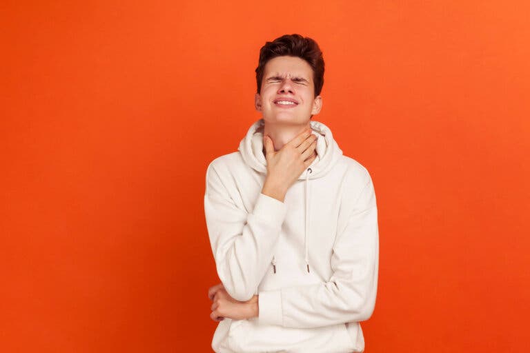 Dolor de garganta al tragar: causas y cómo aliviarlo