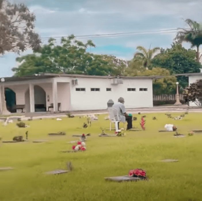 Le Seigneur au cimetière