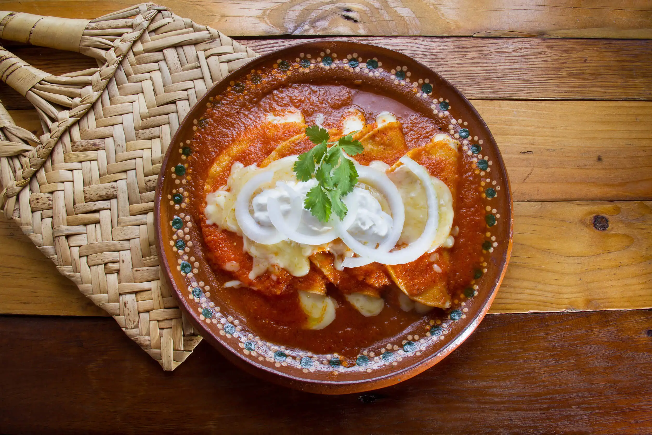 Délicieuse recette d'enfrijoladas mexicaines au poulet.