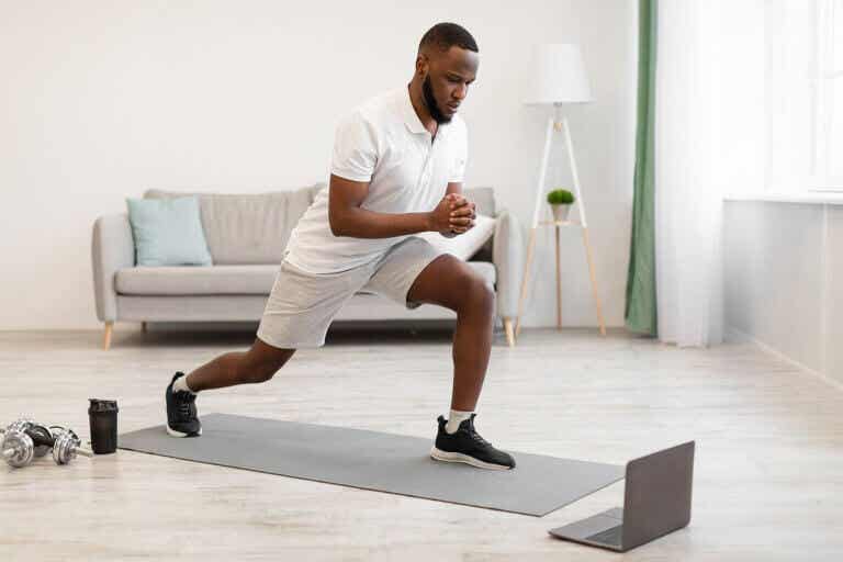 Beneficios del entrenamiento excéntrico para piernas y 6 ejercicios recomendados
