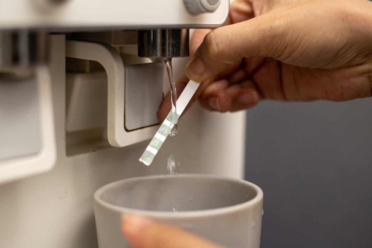 Medir calidad de agua de un dispensador.