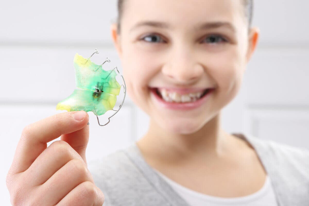 ¿Qué son los retenedores dentales?
