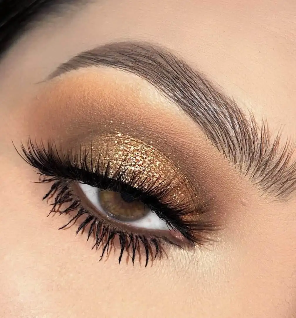 Liquid eyeliner and eye pencil are both excellent tools to bring out your eyes