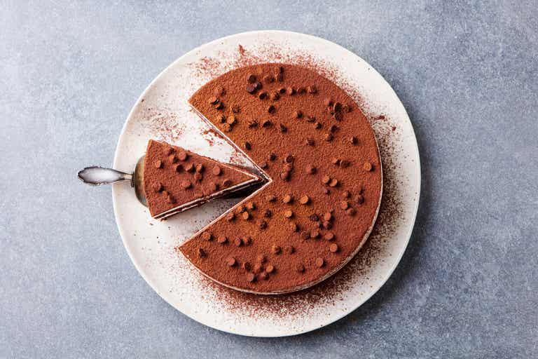 Tarta de queso y chocolate.