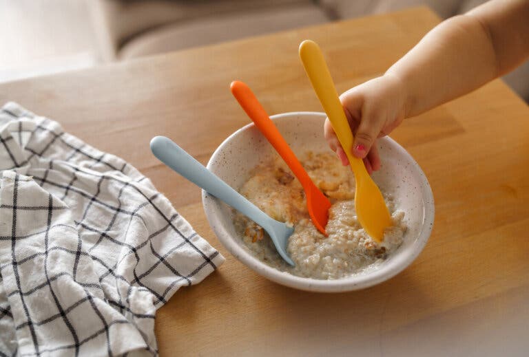 ¿Cuándo puedo darle al bebé cereales integrales?