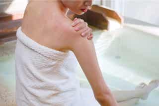 ¿Funciona el baño de lejía para controlar el eczema?