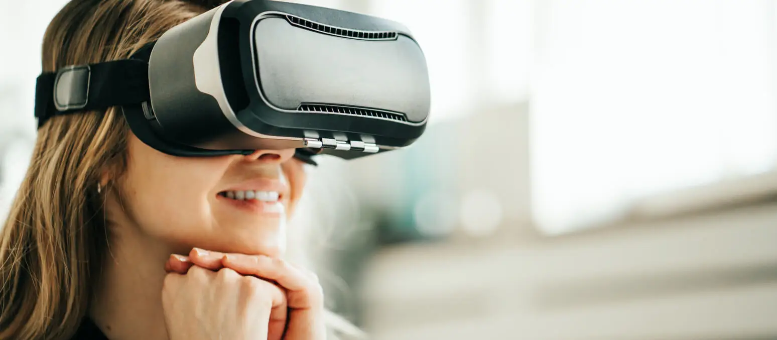 Casco de realidad virtual.
