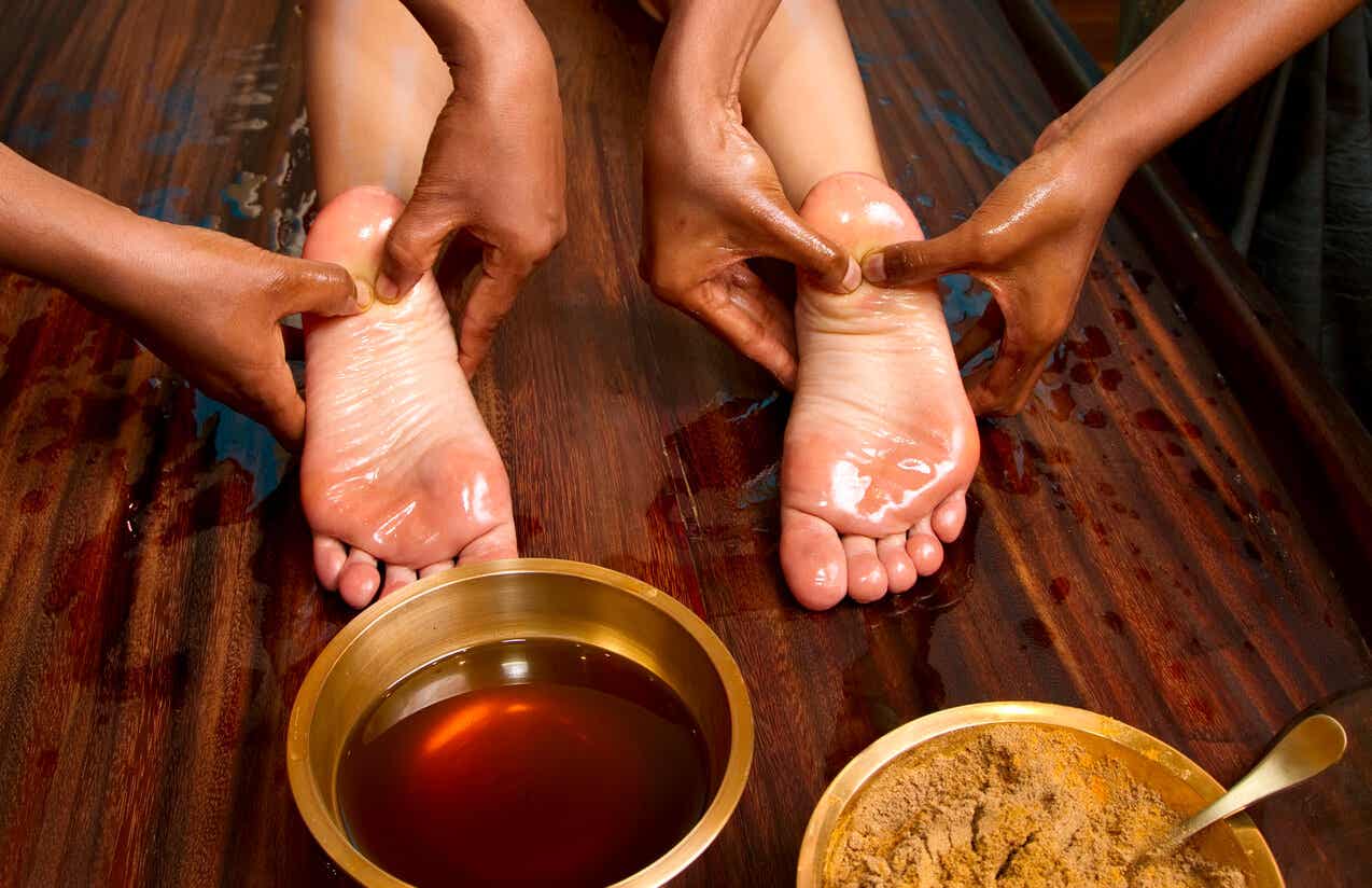 Un masaje erótico en los pies es fácil