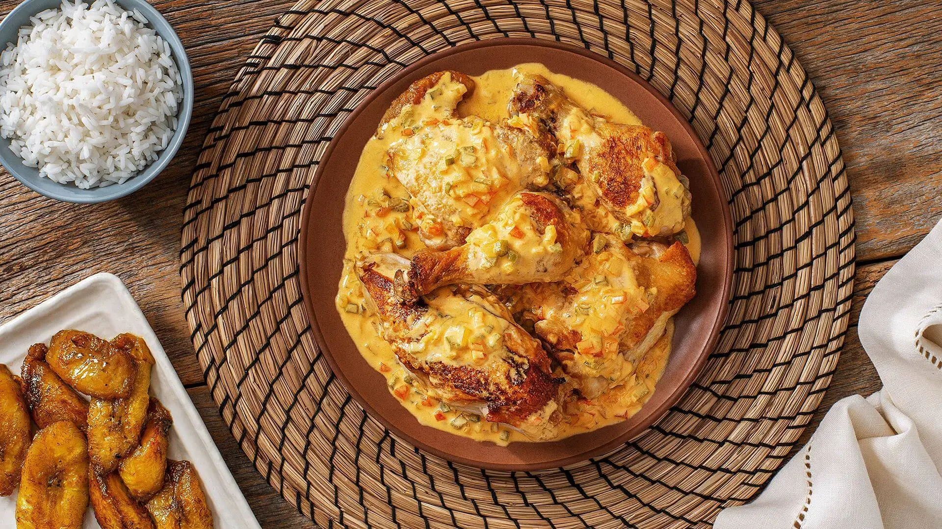 Pollo marinado con leche de coco.