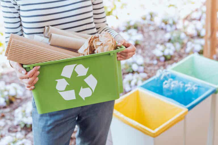 Cómo hacer papel reciclado en casa y 3 ideas para usarlo