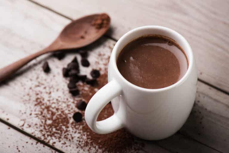 ¿Por qué es bueno tomar chocolate caliente después de entrenar?