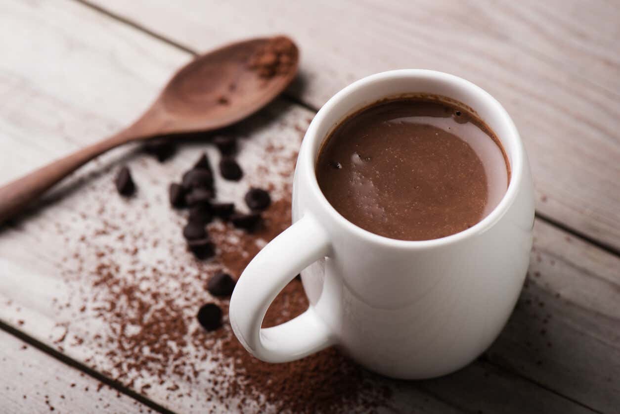 Por que é bom beber chocolate quente após o treino?