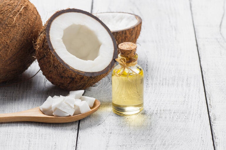 Controversias sobre el aceite de coco: lo que debes saber