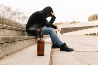 Consejos para prevenir el alcoholismo en tus hijos adolescentes
