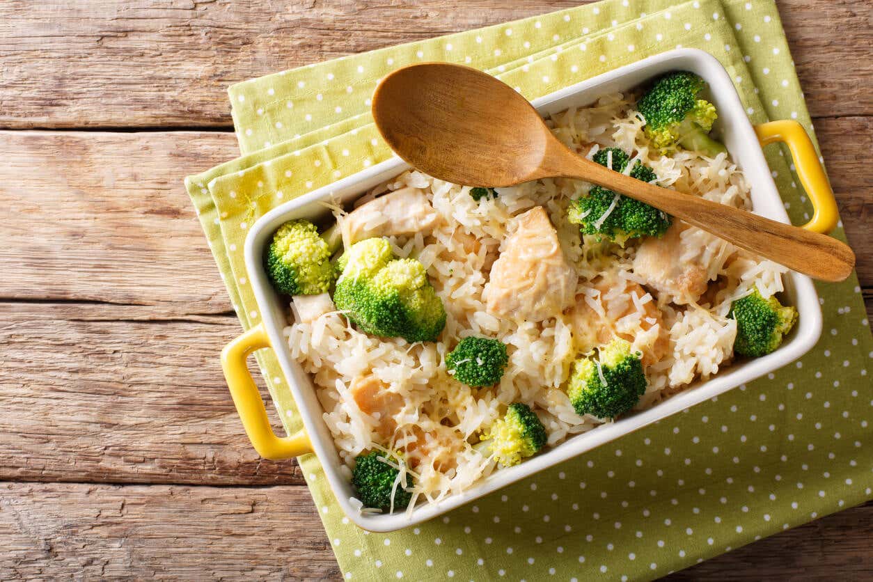 Chicken cut with broccoli 