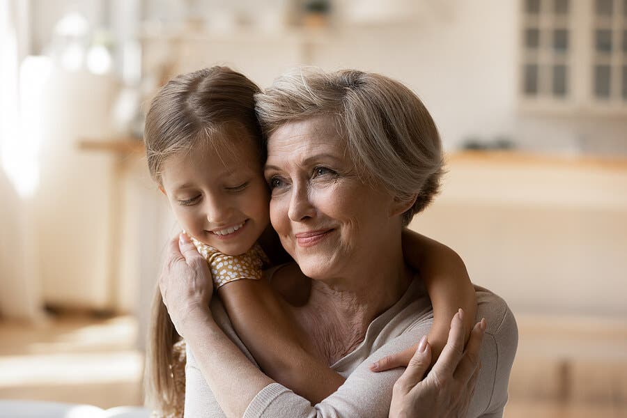 Relación abuelas maternas y niños