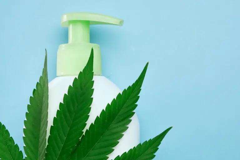 ¿Qué es el champú de CBD y cuáles son sus beneficios?