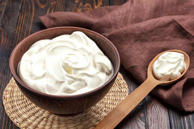 How to prepare vegan sour cream for savory dishes