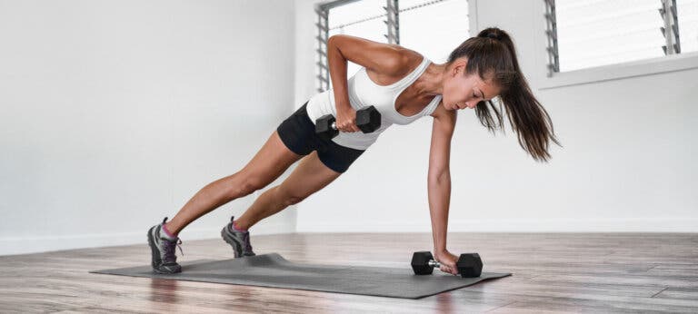 Entrenamiento crossfit con mancuernas: 4 ejercicios recomendados