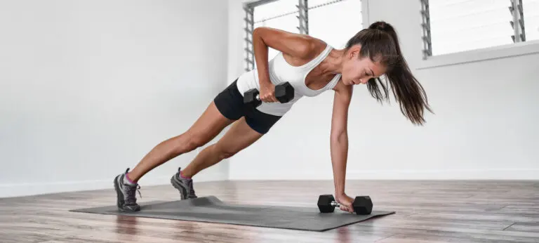 Entrenamiento crossfit con mancuernas: 4 ejercicios recomendados