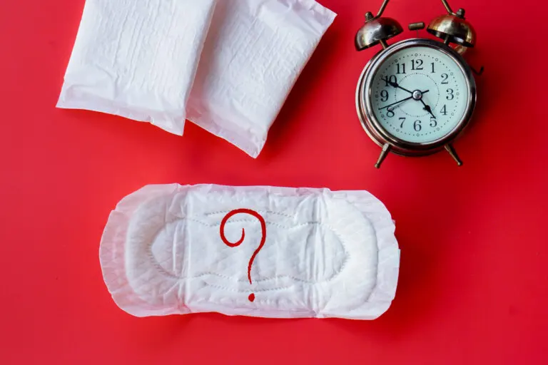 Menstruación negra, café o marrón: ¿cuáles son sus causas?