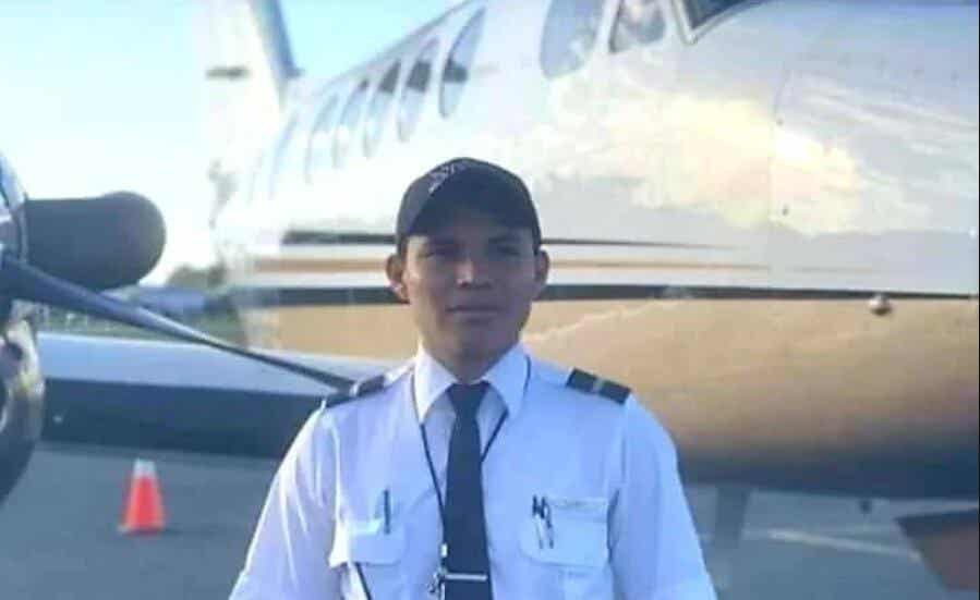 Joven indígena cumplió su sueño y se graduó como piloto de Estados Unidos