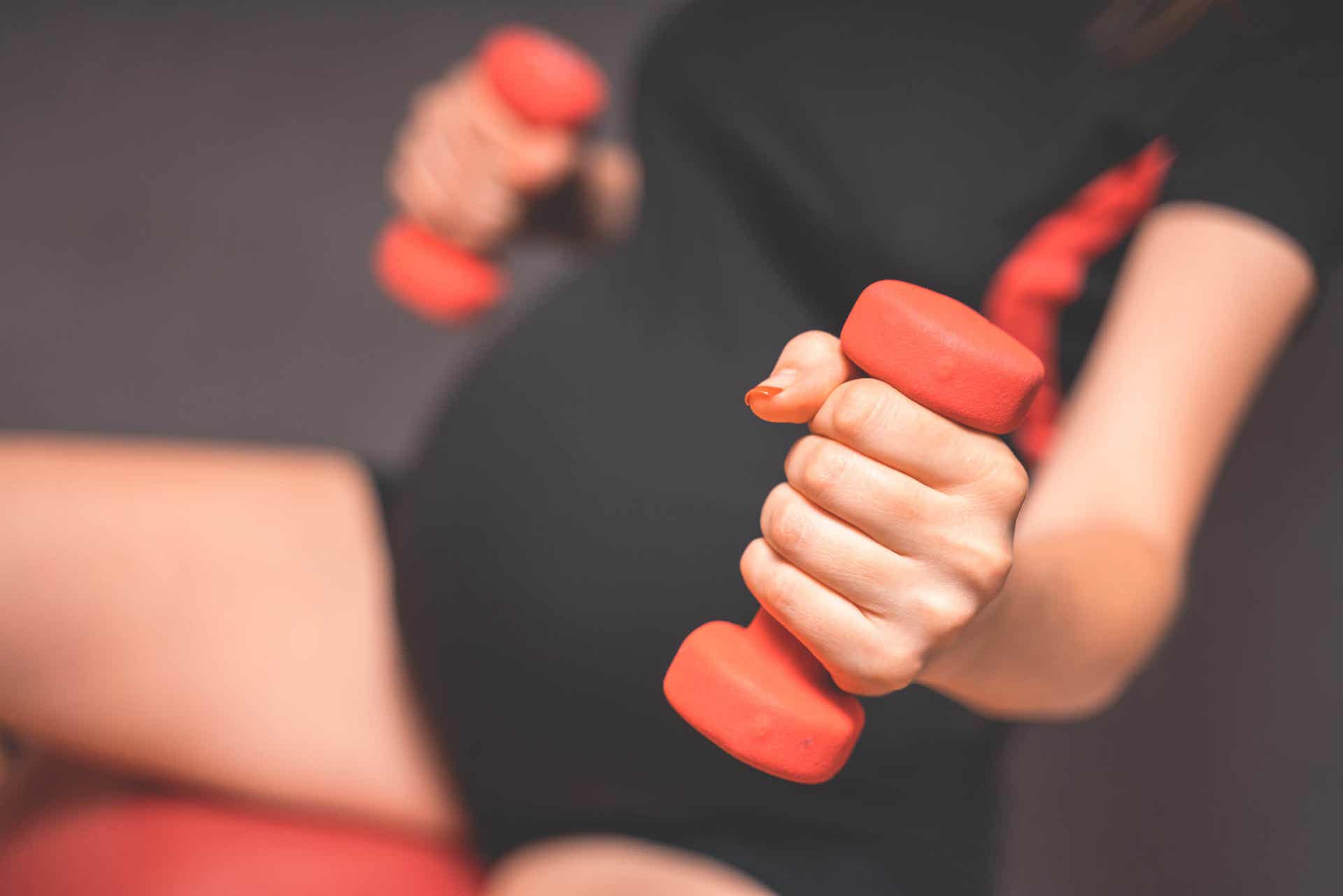 Силовые тренировки рук во время беременности