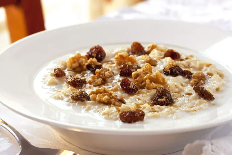 Cómo preparar gachas de avena rápido en el microondas