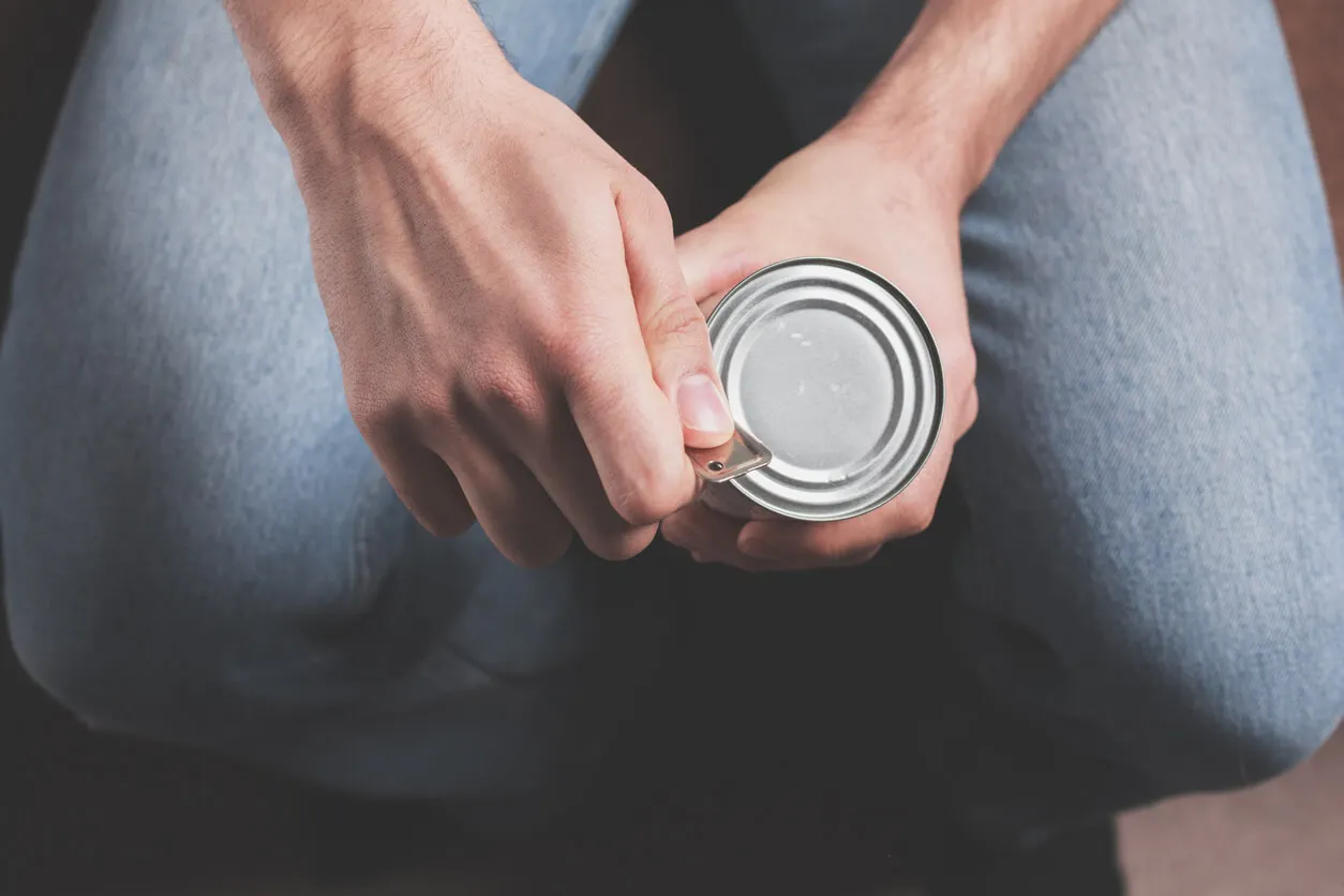 Lattina senza anello.