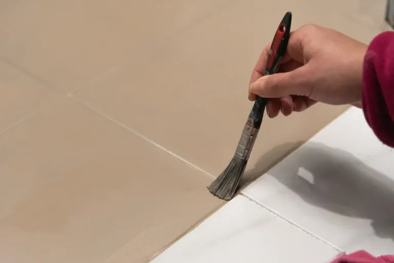 7 errores al pintar los azulejos del hogar