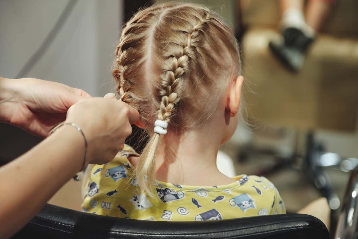9 Tipps, die Kindern helfen, die Angst vor dem Haareschneiden zu überwinden