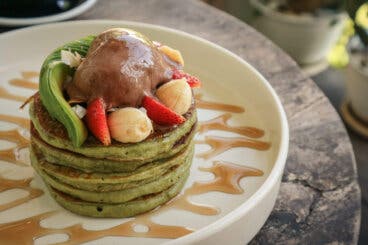 Panqueques de aguacate y plátano para un desayuno saludable