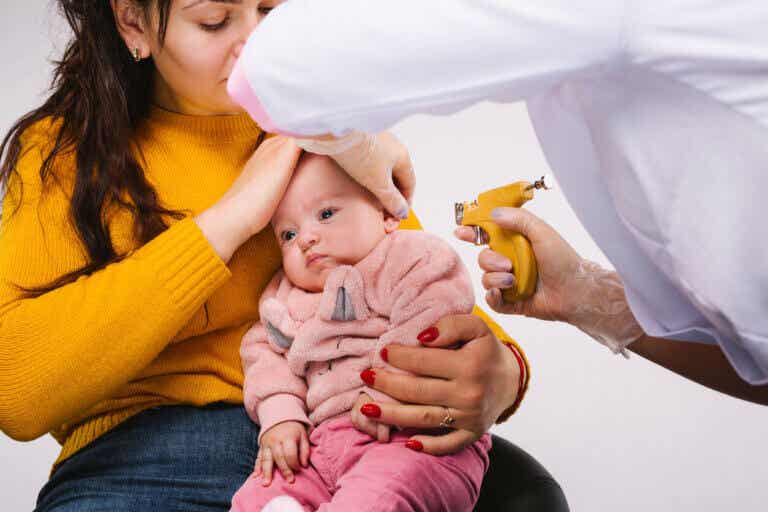 Perforar las orejas del bebé: ¿cuándo hacerlo?