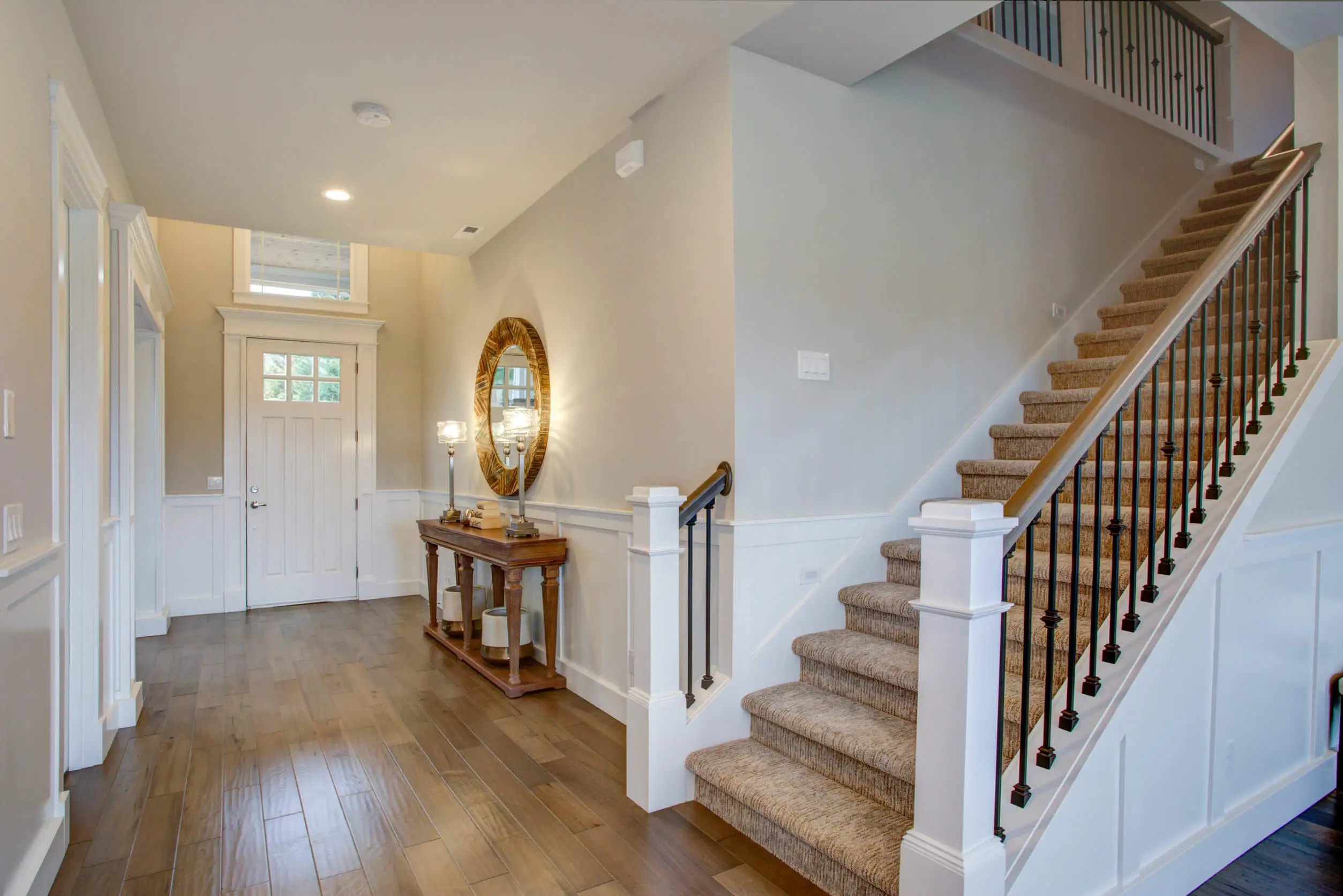 Las ideas para decorar la entrada de tu casa incluyen el estilo clásico