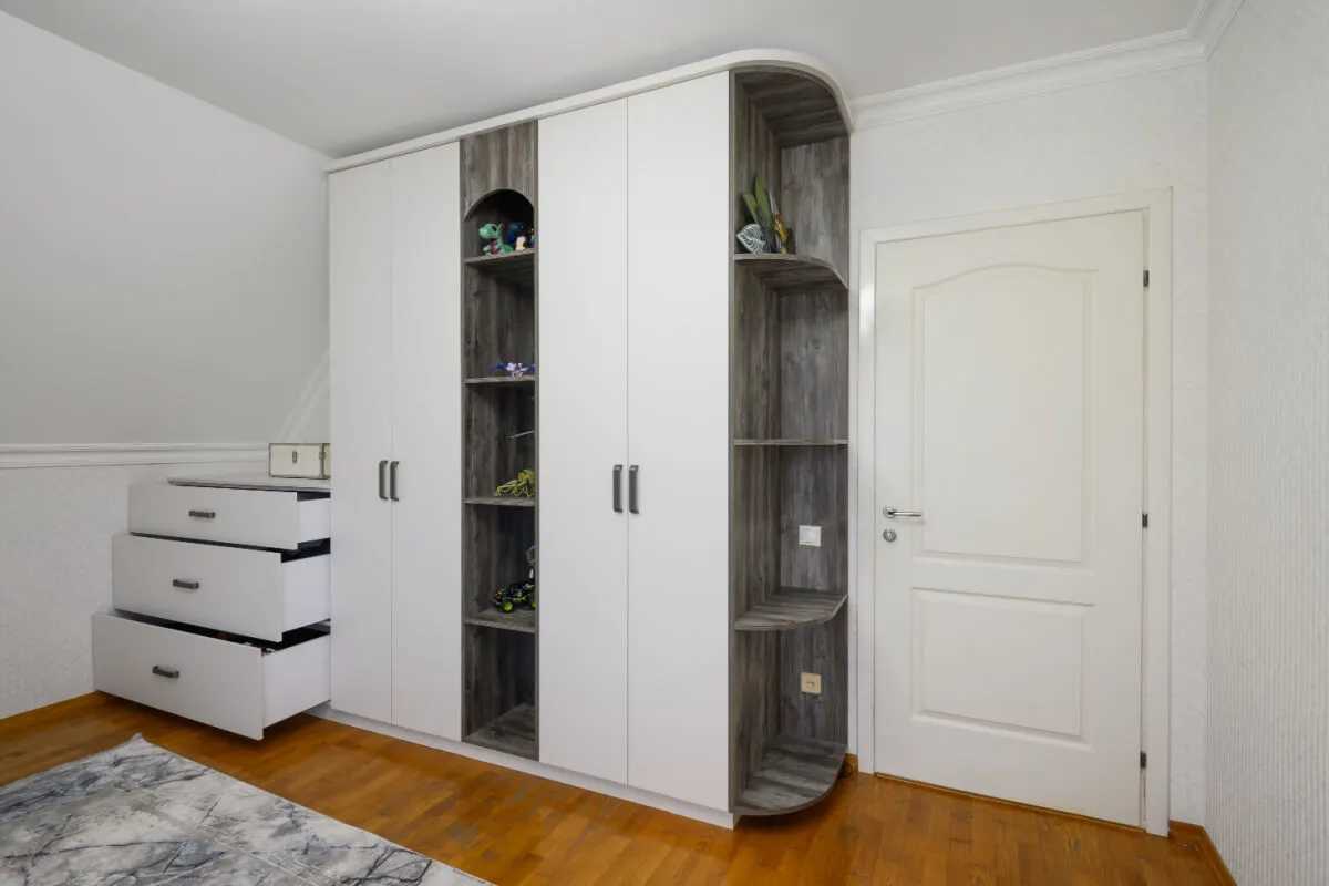 Recibidor de la casa fue decorado con modernidad